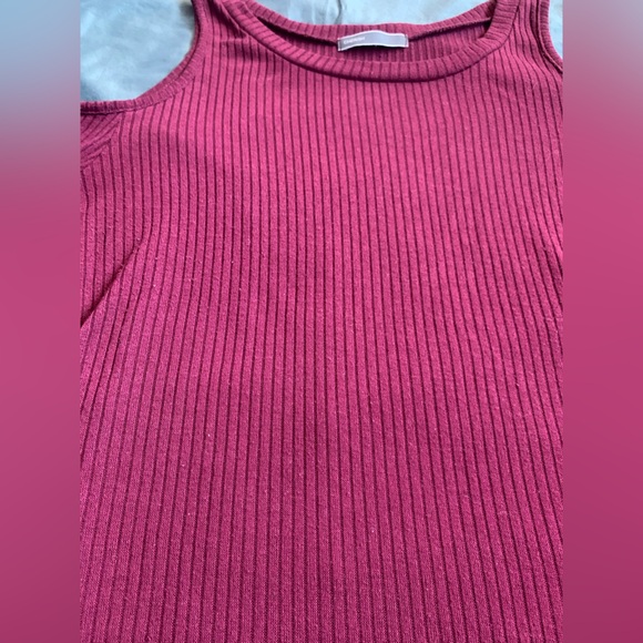 Cherish Women’s Long Sleeve Open Cut Out Shoulders Red Maroon Top - Size Medium - Picture 4 of 9